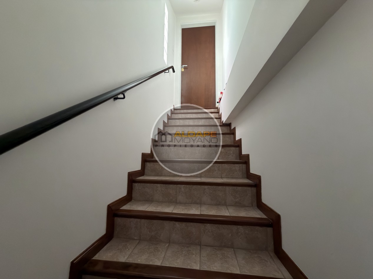 Se Vende PH tres ambientes, Impecable, apto credito (Parque Avellaneda)