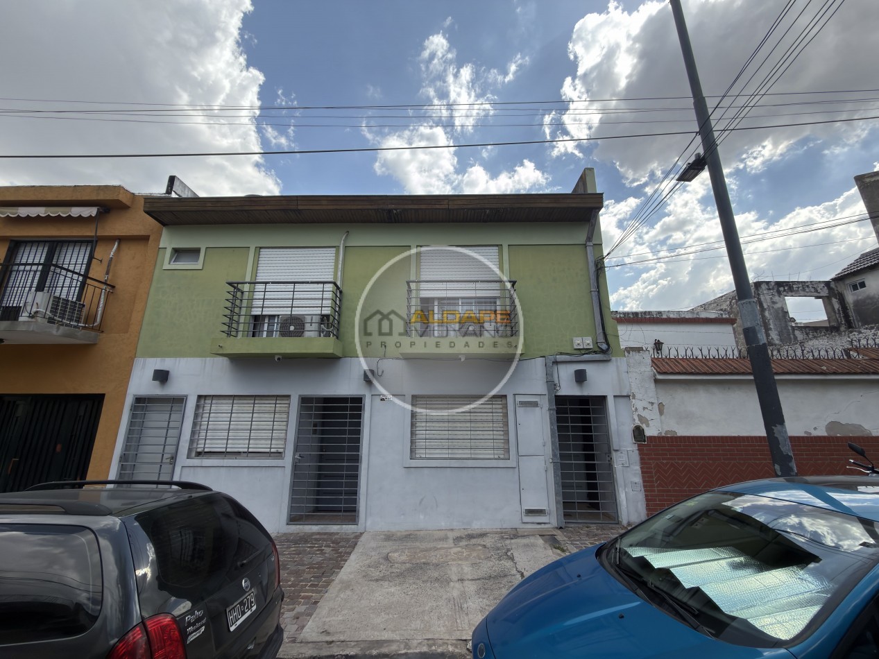 Se Vende PH tres ambientes, Impecable, apto credito (Parque Avellaneda)