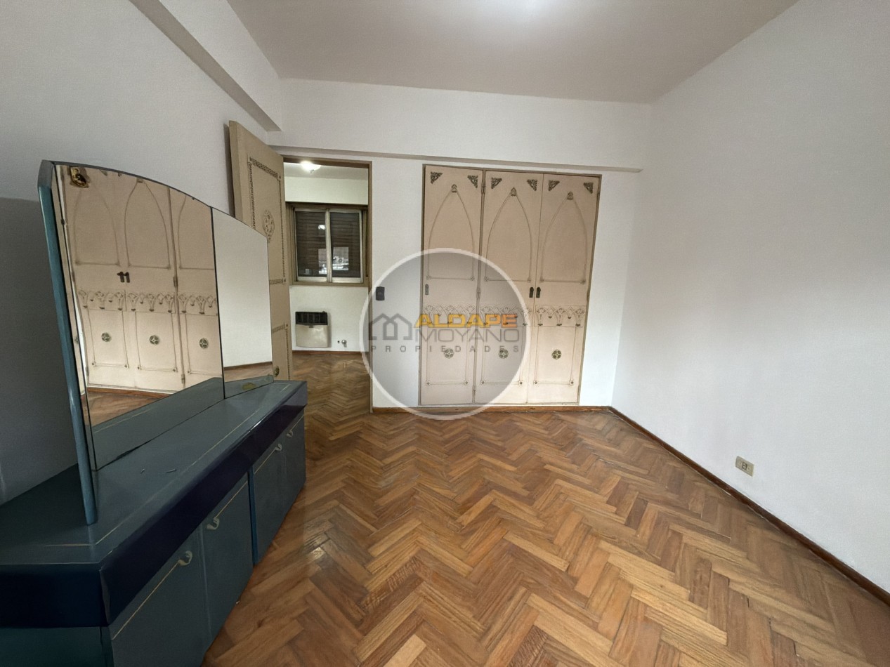 Se Vende Departamento tres amb. (Balvanera)