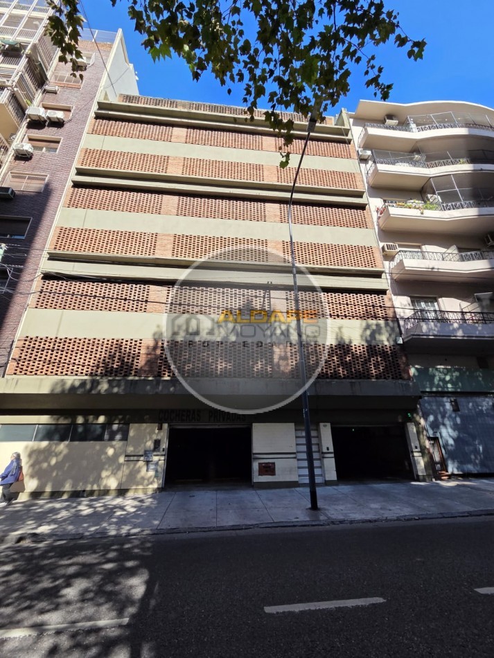COCHERA CUBIERTA, en edifico exclusivo de cocheras con ascensor para autos y ascensor para acceso. Superficie aproximada 12 M en el 6 piso.