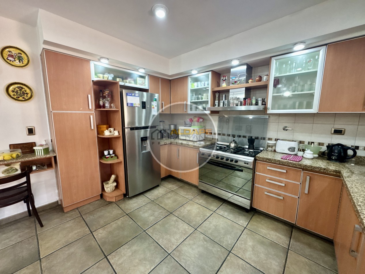 Se Vende Casa Multifamiliar, Cochera Doble, Quincho (Villa Lugano)