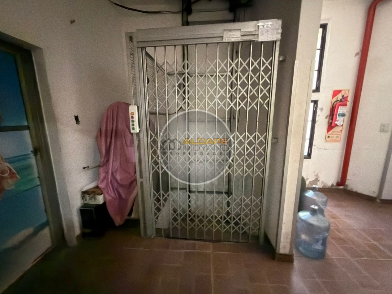 Se Vende Galpon,  total 1600mts2, (Mataderos)