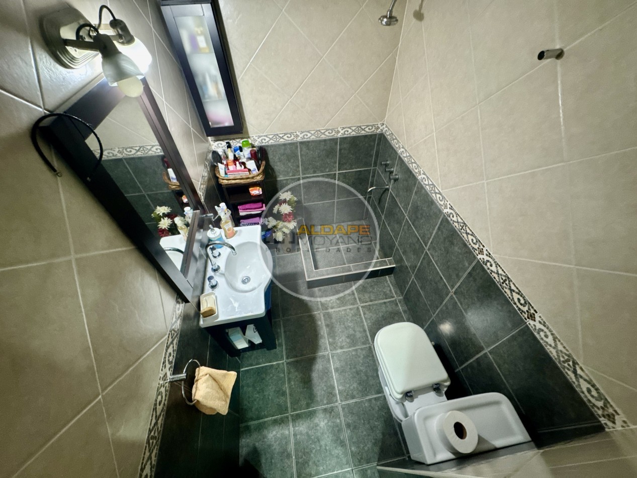 Se Vende Casa Multifamiliar, Cochera Doble, Quincho (Villa Lugano)