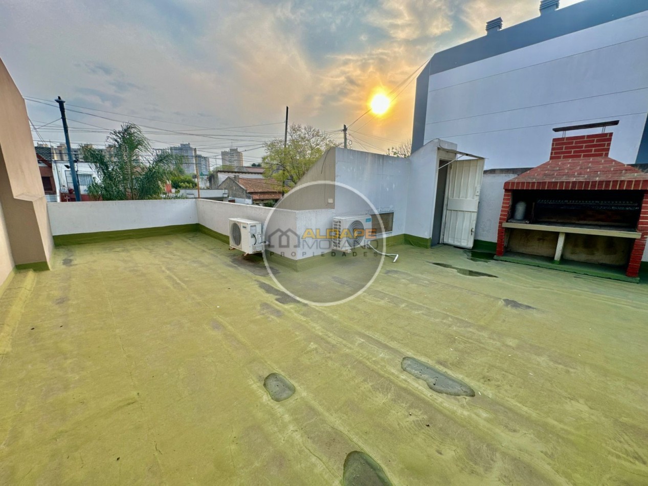 Se vende PH tipo casa, tres ambientes con cochera (Villa Lugano)