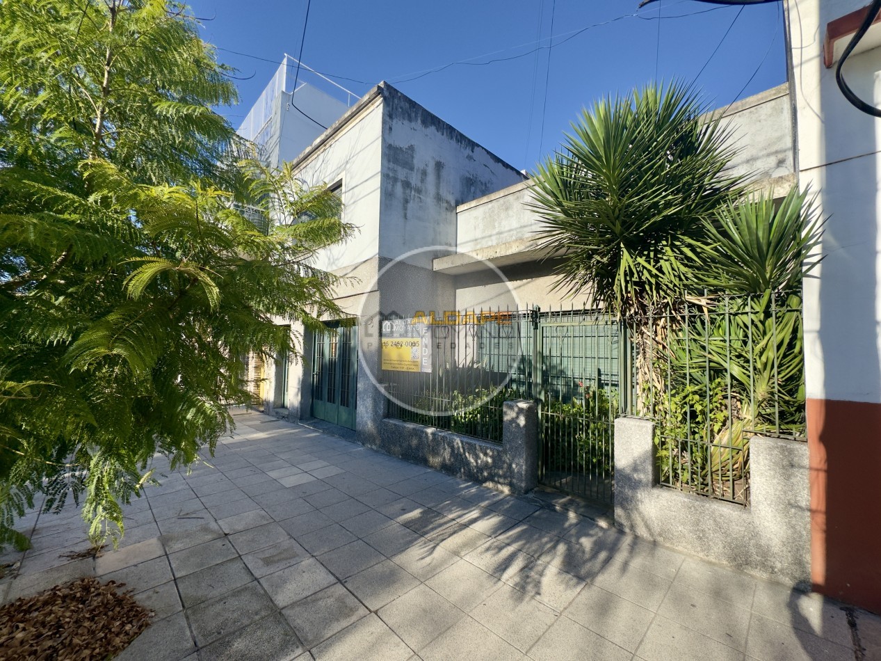 Se Vende Casa cinco ambientes, con cochera, Apto Credito Hipotecario!!