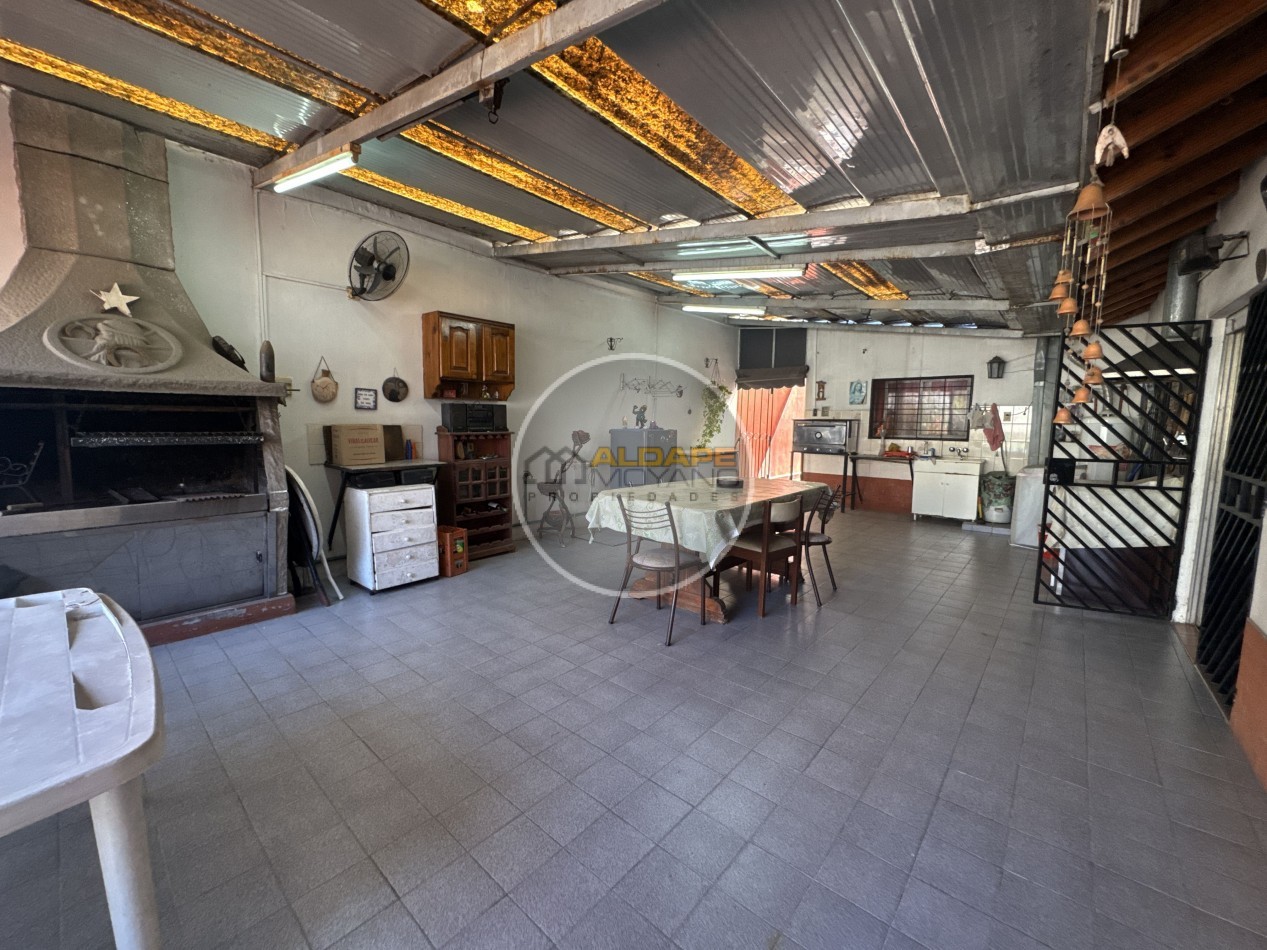 Se Vende Casa ideal multifamiliar, con piscina y garage (Tablada)