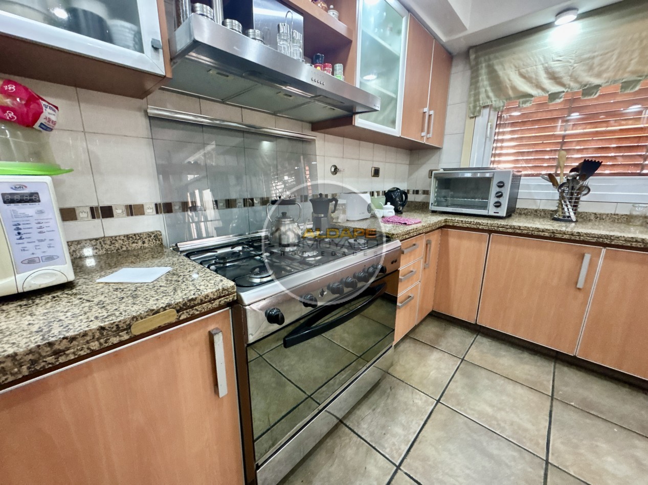 Se Vende Casa Multifamiliar, Cochera Doble, Quincho (Villa Lugano)