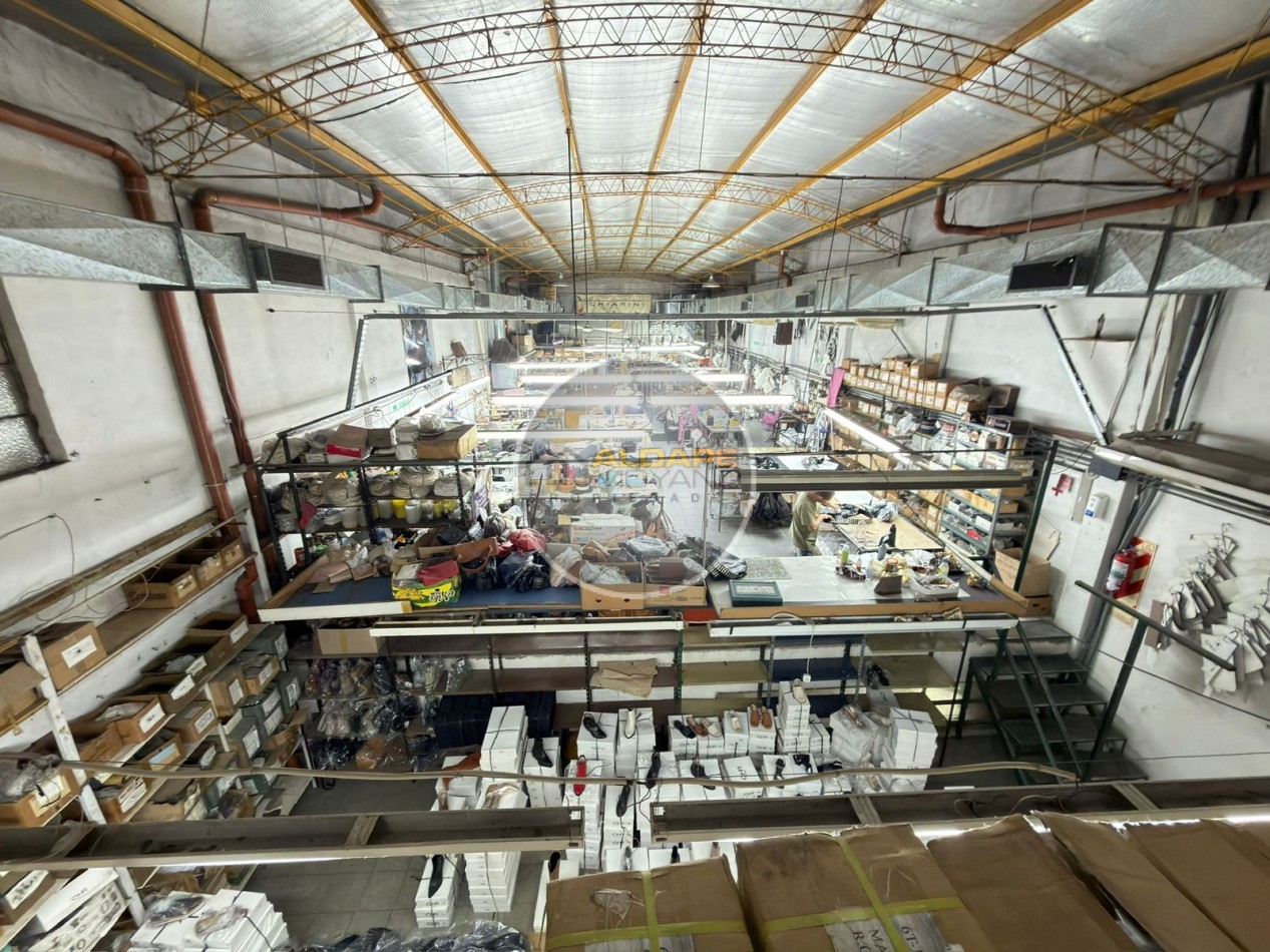 Se Vende Galpon,  total 1600mts2, (Mataderos)