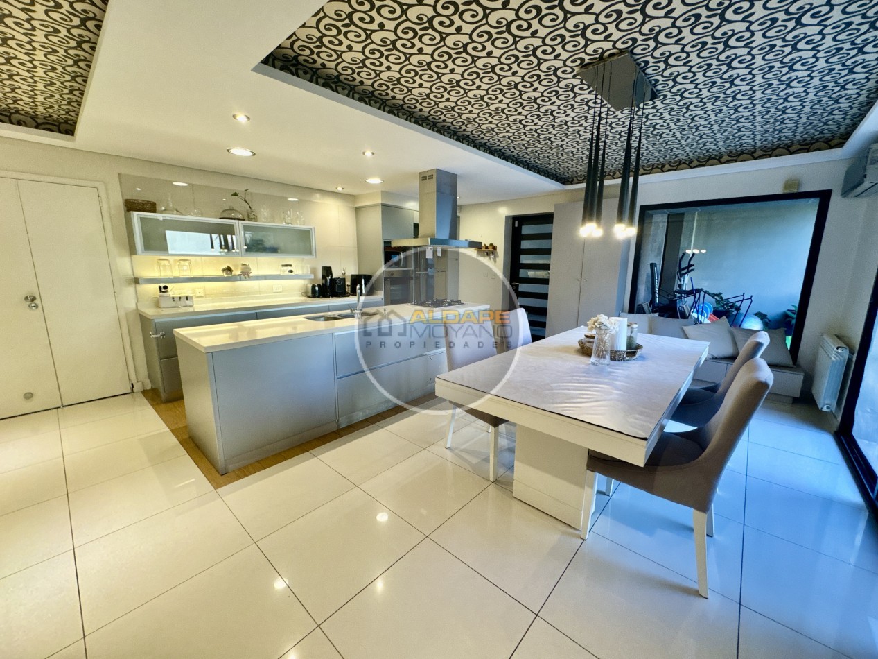 Se Vende Casa cuatro ambientes, con piscina (Para Exigentes) Villa Luzuriaga