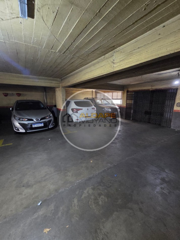 COCHERA CUBIERTA, en edifico exclusivo de cocheras con ascensor para autos y ascensor para acceso. Superficie aproximada 12 M en el 6 piso.