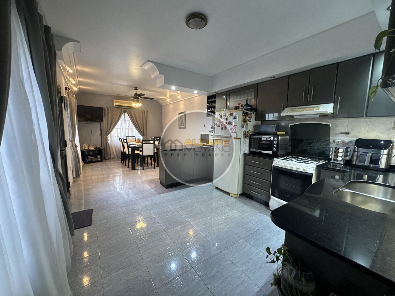 Se Vende Casa Cuatro ambientes, cochera pasante, Excelente (Lanus Oeste)