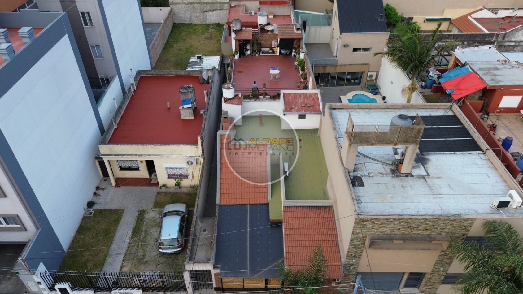 Se vende PH tipo casa, tres ambientes con cochera (Villa Lugano)