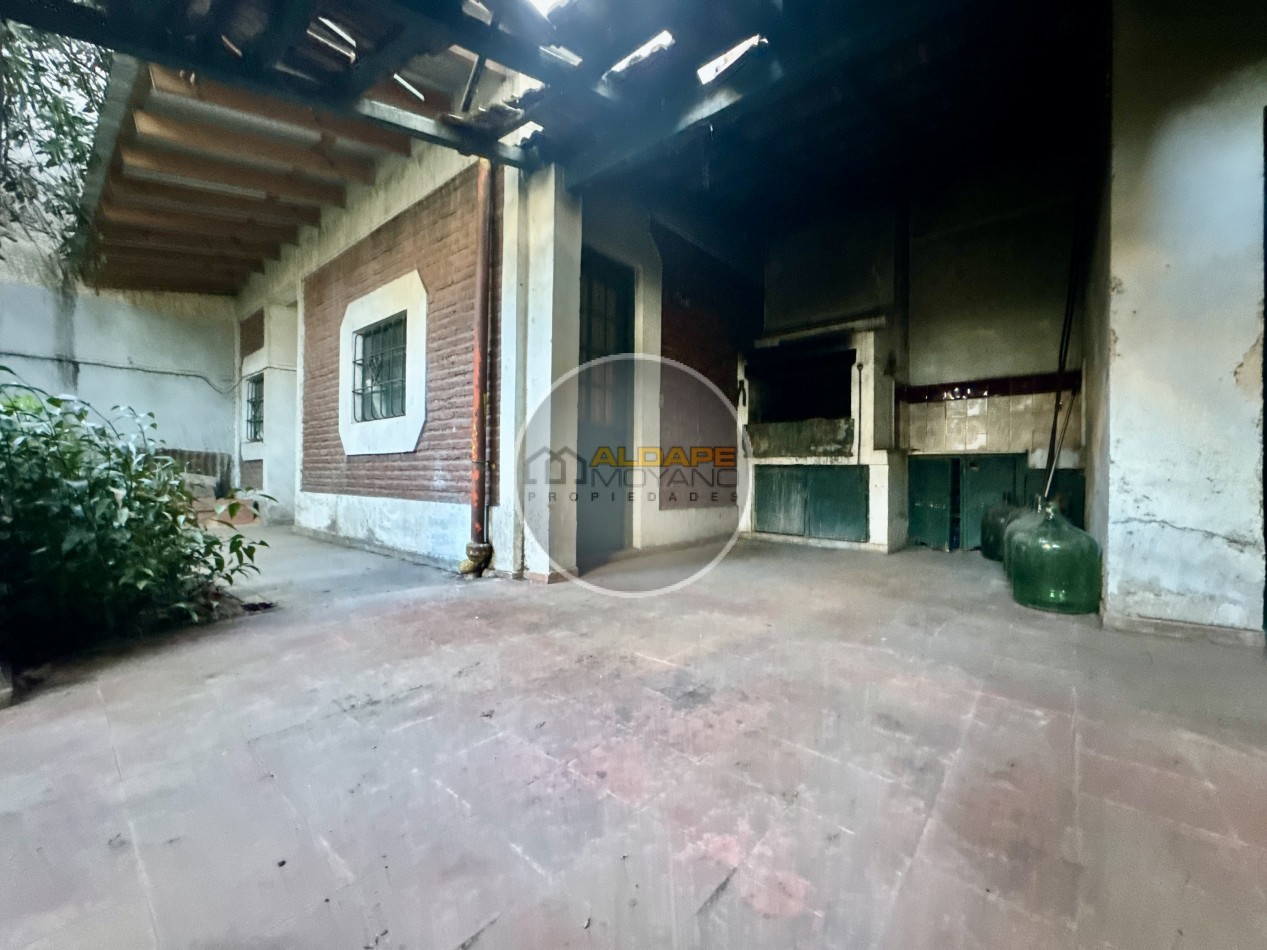 Se Vende Casa cinco ambientes, con cochera, Apto Credito Hipotecario!!