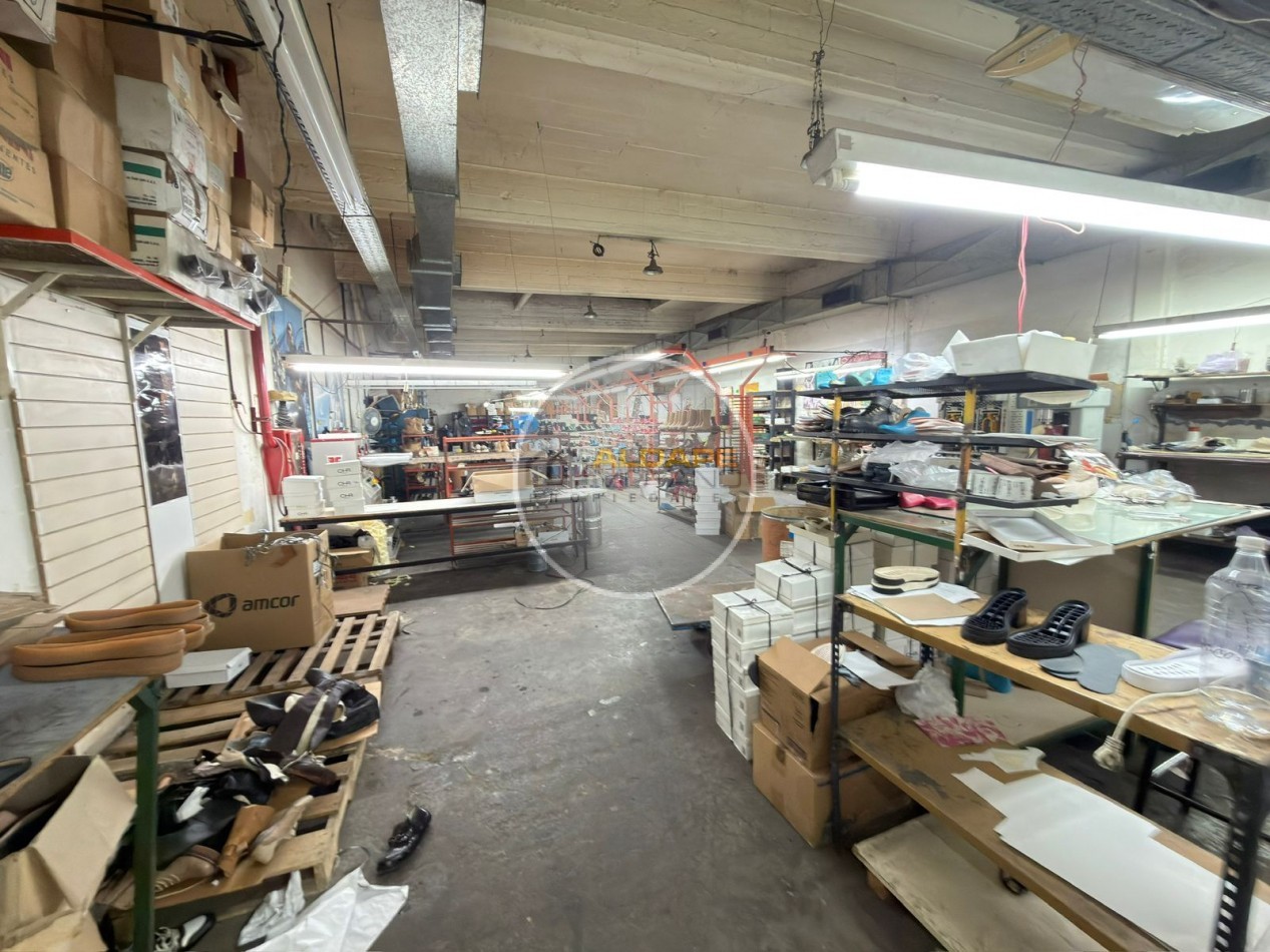 Se Vende Galpon,  total 1600mts2, (Mataderos)