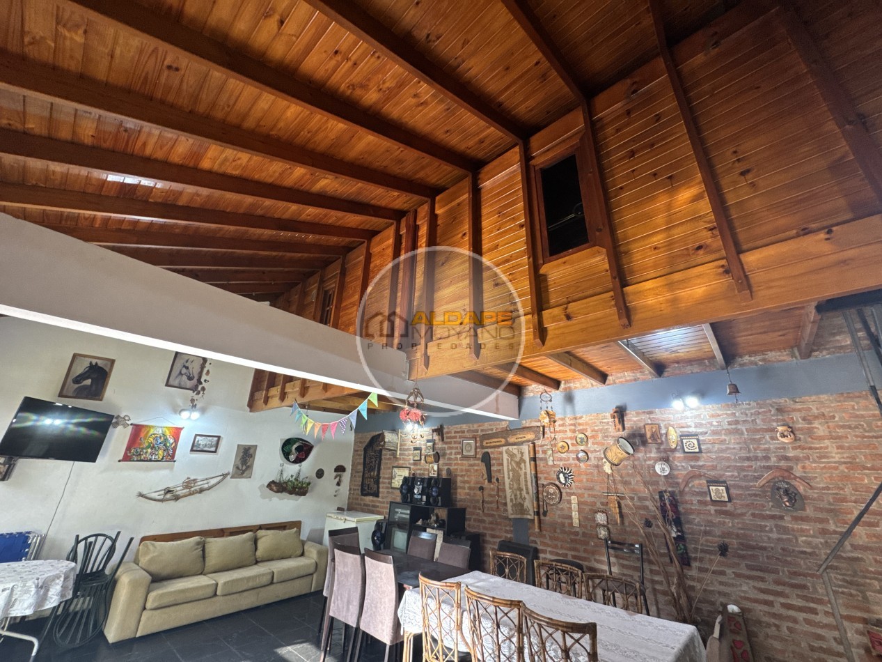 Se Vende Casa Cuatro ambientes, cochera pasante, Excelente (Lanus Oeste)