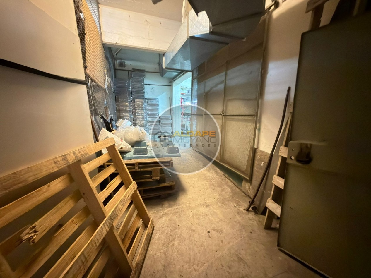 Se Vende Galpon,  total 1600mts2, (Mataderos)