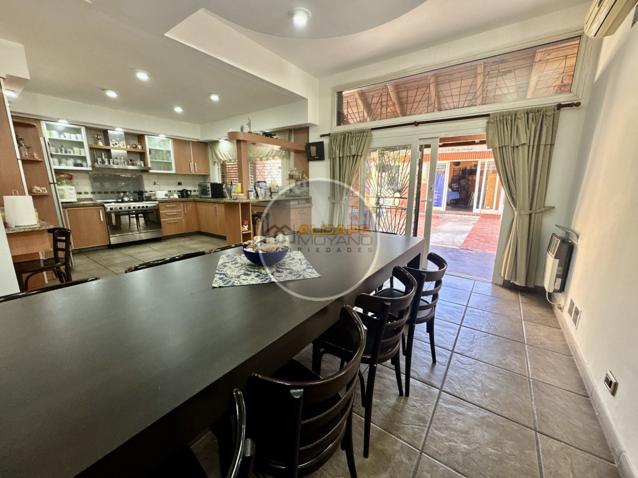 Se Vende Casa Multifamiliar, Cochera Doble, Quincho (Villa Lugano)