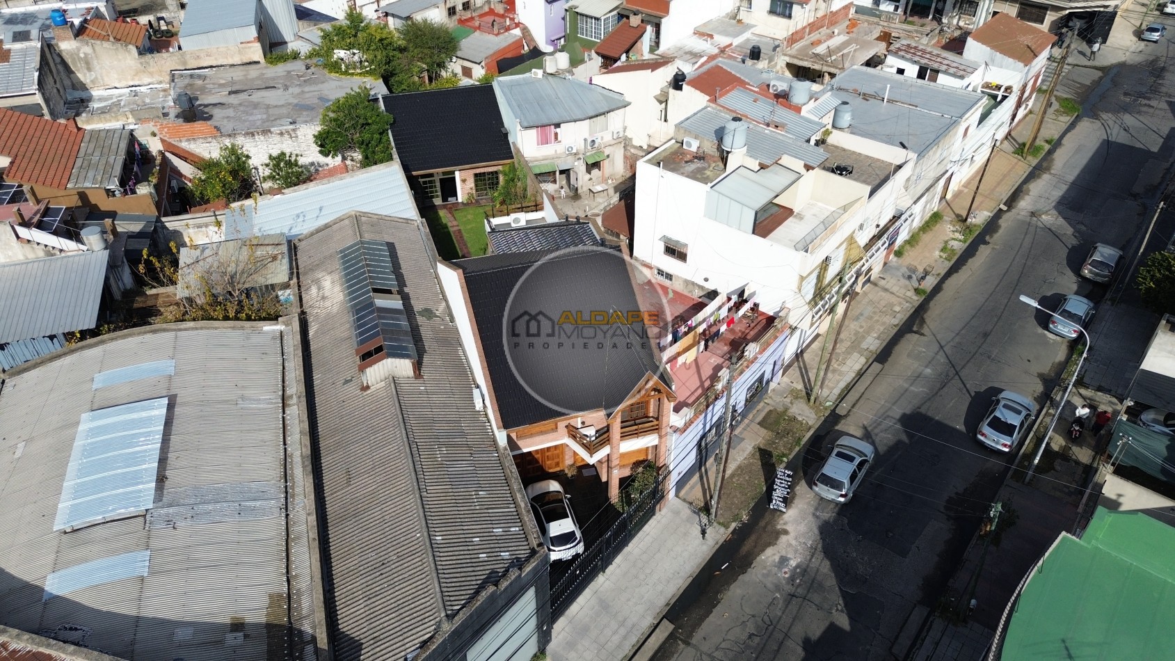 Se Vende Casa Cuatro ambientes, cochera pasante, Excelente (Lanus Oeste)