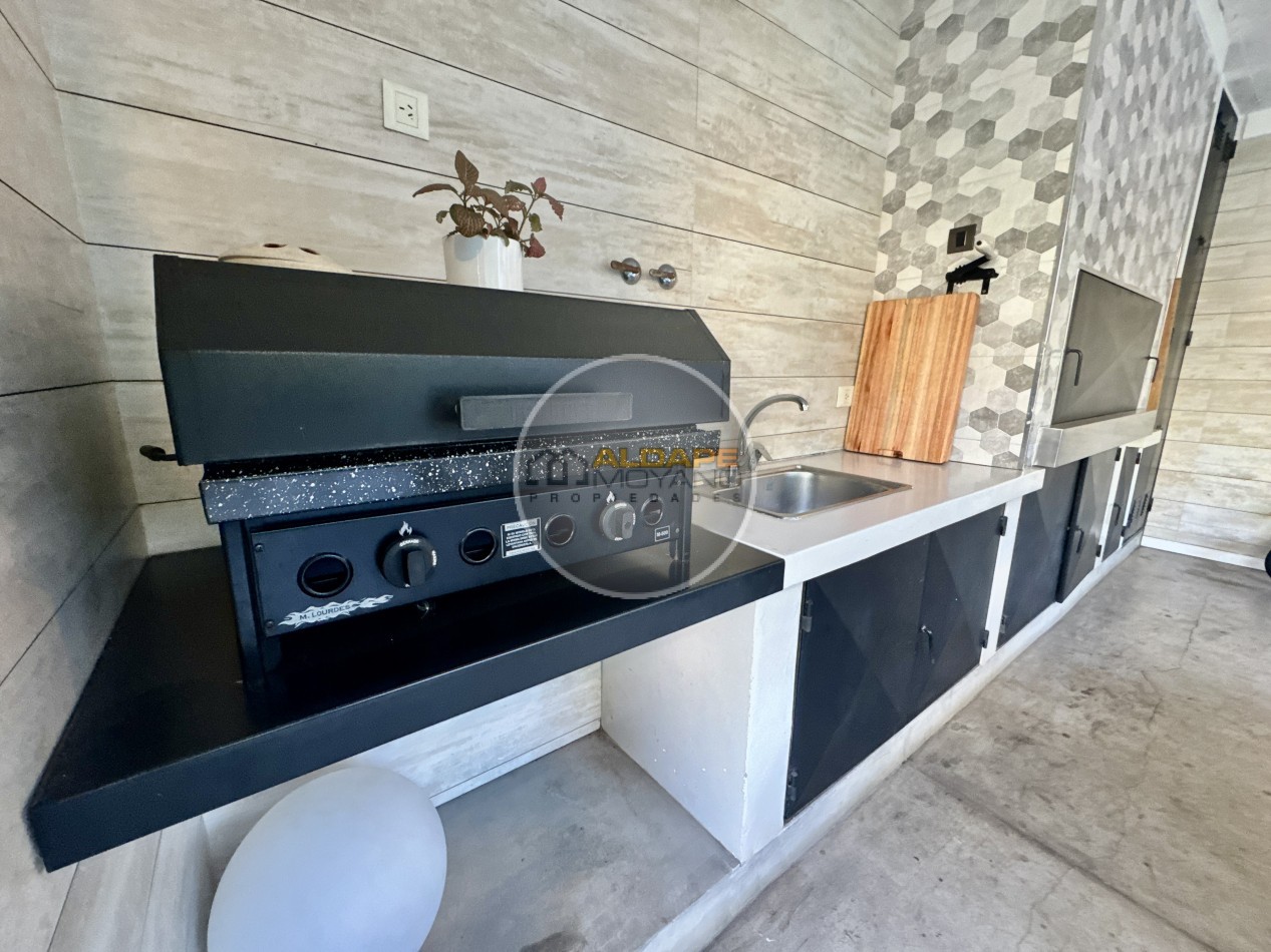 Se Vende Casa cuatro ambientes, con piscina (Para Exigentes) Villa Luzuriaga