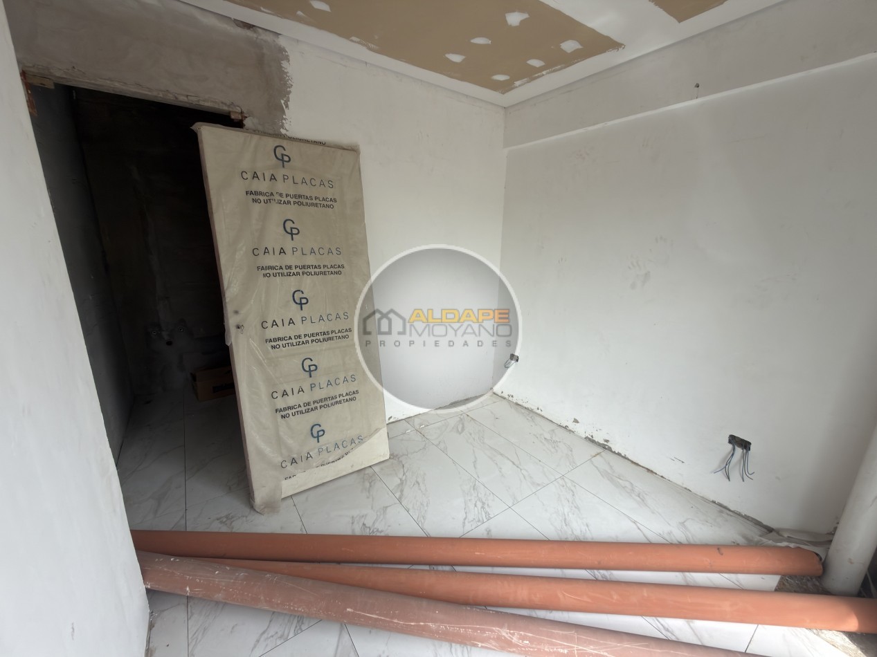 Se Vende Galpon con vivienda cuatro ambientes (Mataderos)