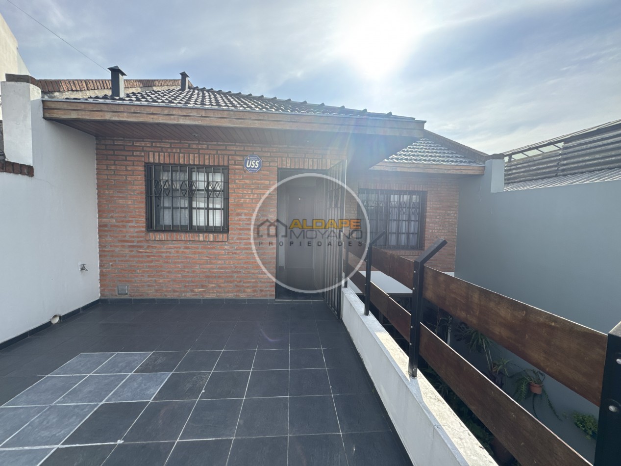 Se Vende Casa Cuatro ambientes, cochera pasante, Excelente (Lanus Oeste)