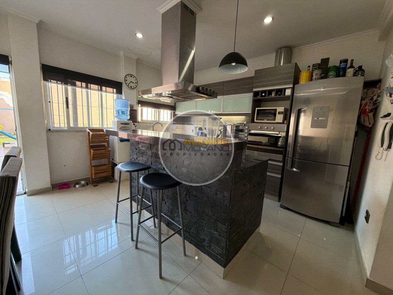 En Venta PH cuatro ambientes con cochera (Lomas del Mirador)