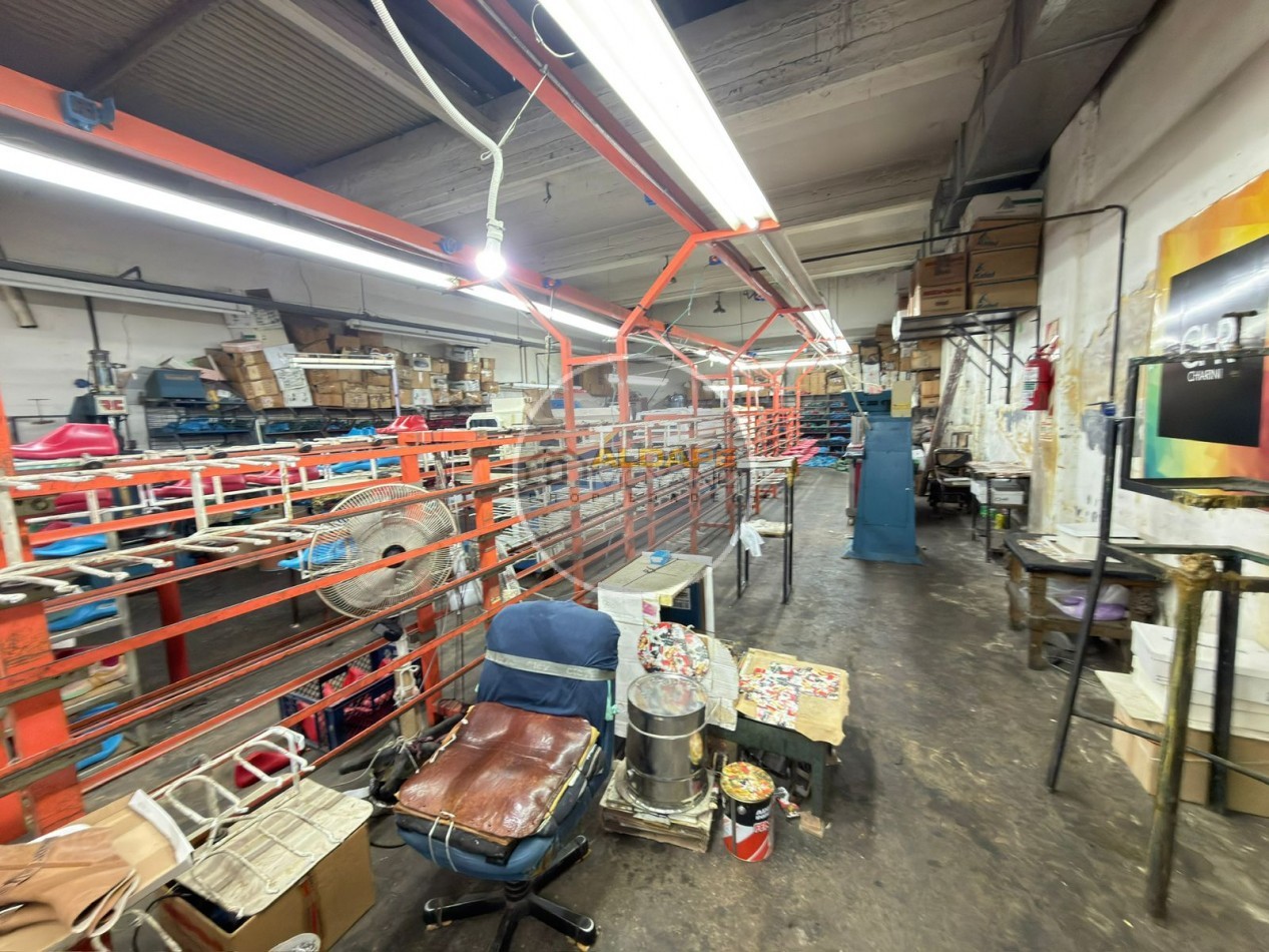 Se Vende Galpon,  total 1600mts2, (Mataderos)