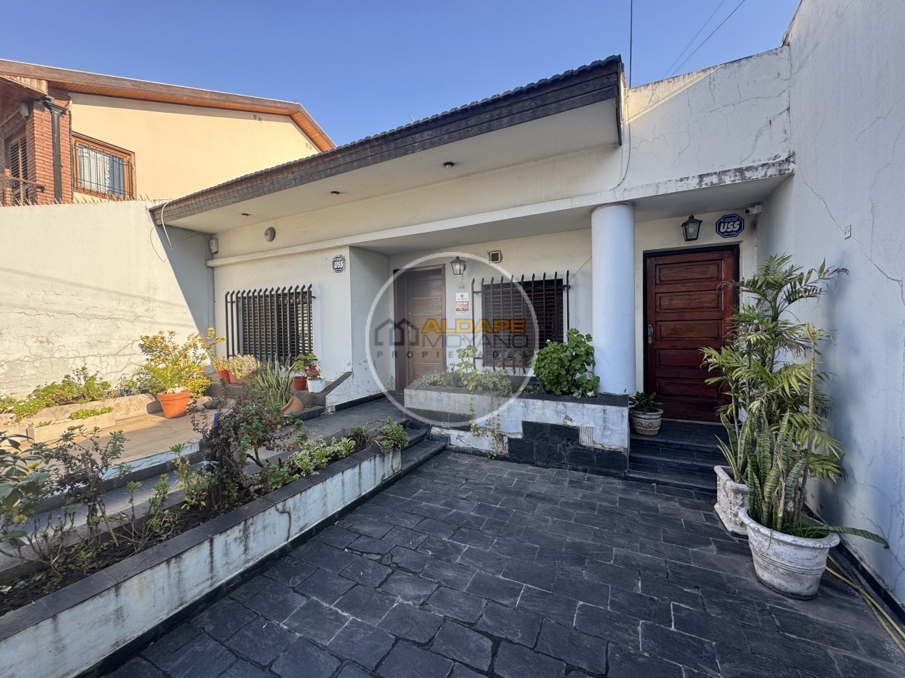 Se Vende Casa Multifamiliar, Cochera Doble, Quincho (Villa Lugano)
