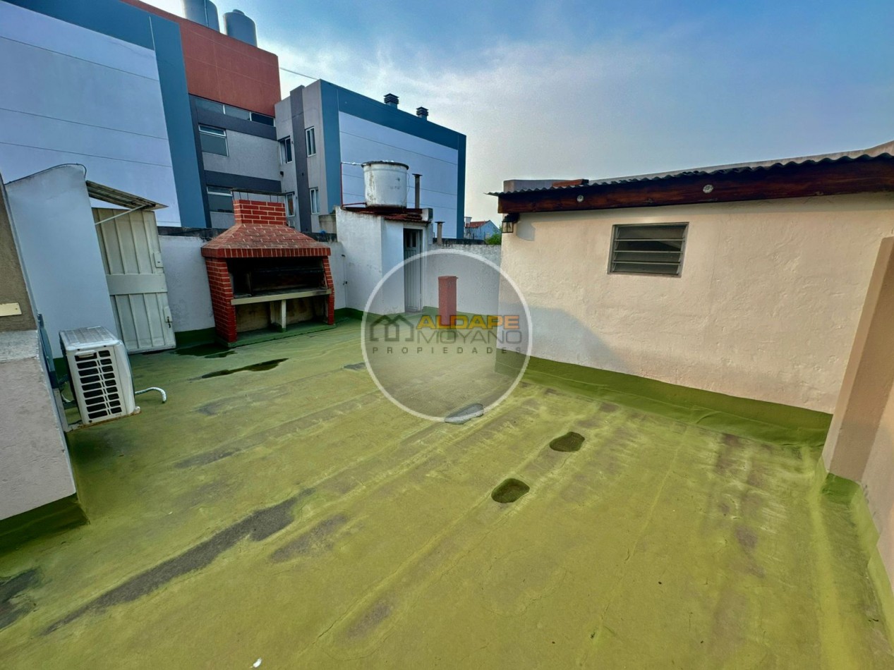 Se vende PH tipo casa, tres ambientes con cochera (Villa Lugano)