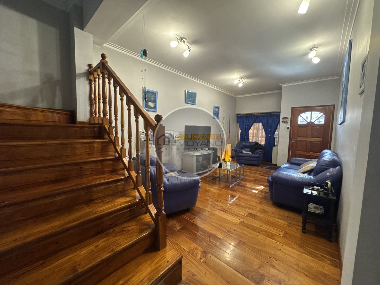 Se Vende Casa Cuatro ambientes, cochera pasante, Excelente (Lanus Oeste)