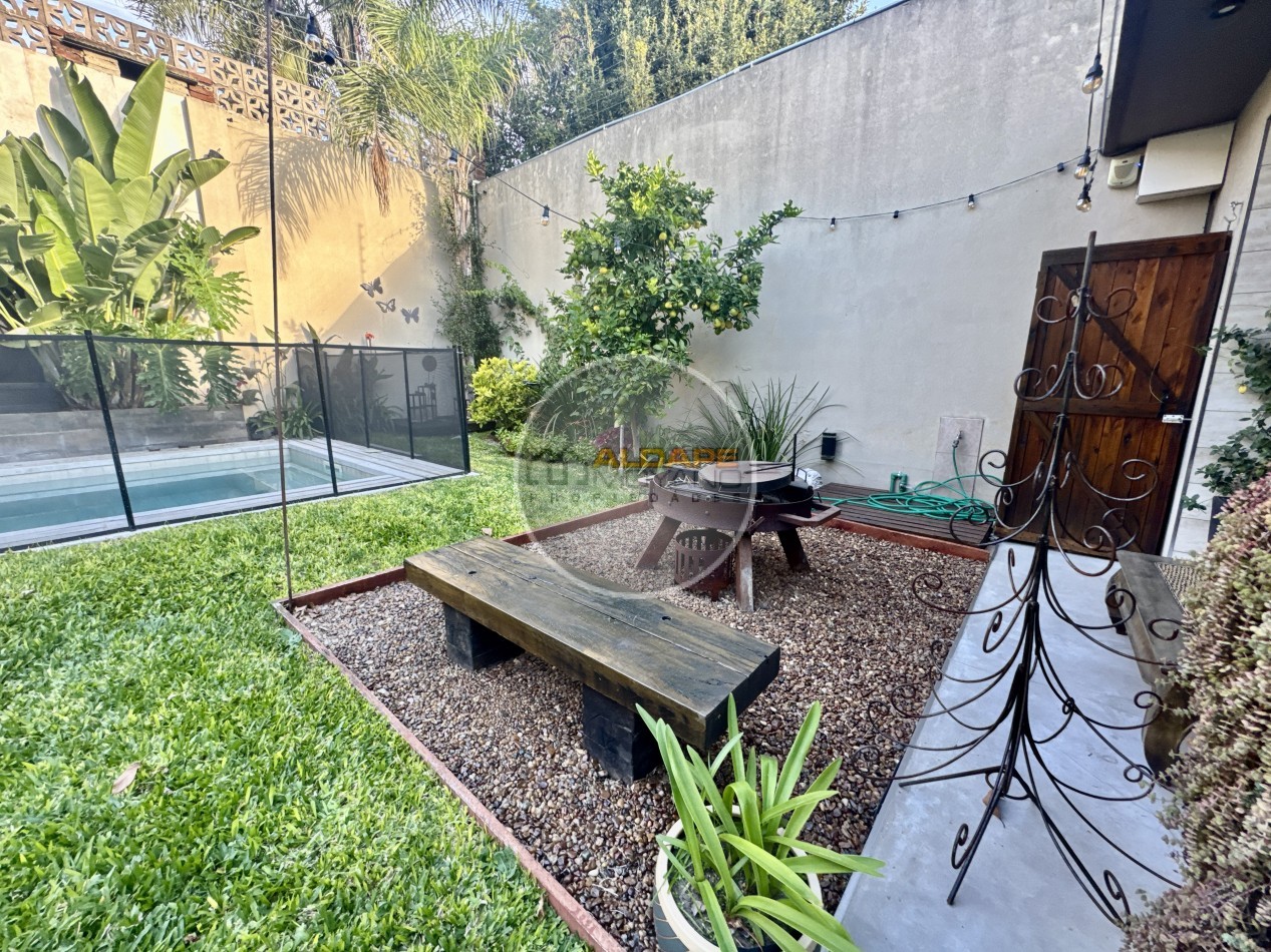 Se Vende Casa cuatro ambientes, con piscina (Para Exigentes) Villa Luzuriaga