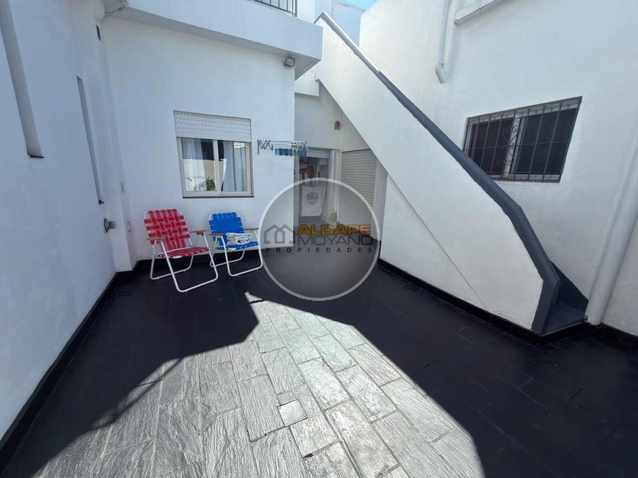 Se vende Casa, subdividada, ideal multifamilar, con cochera y quincho. (excelente estado)