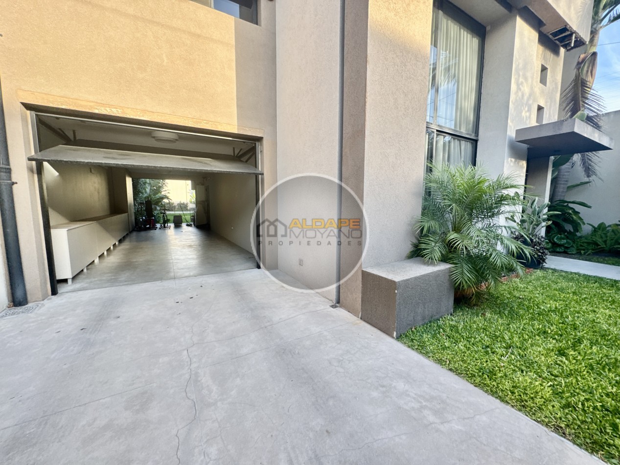 Se Vende Casa cuatro ambientes, con piscina (Para Exigentes) Villa Luzuriaga