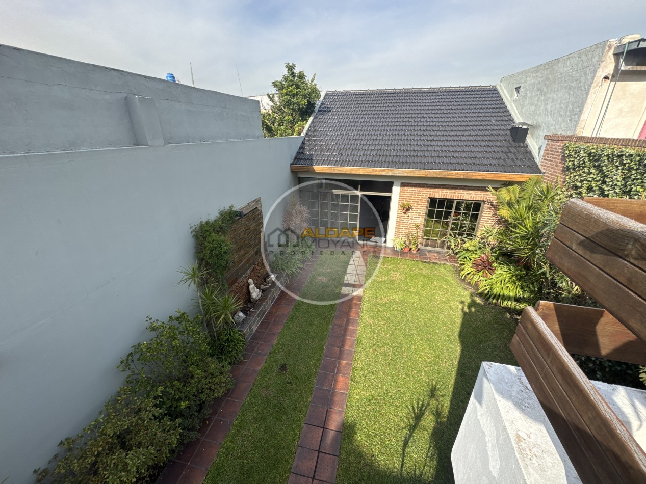 Se Vende Casa Cuatro ambientes, cochera pasante, Excelente (Lanus Oeste)