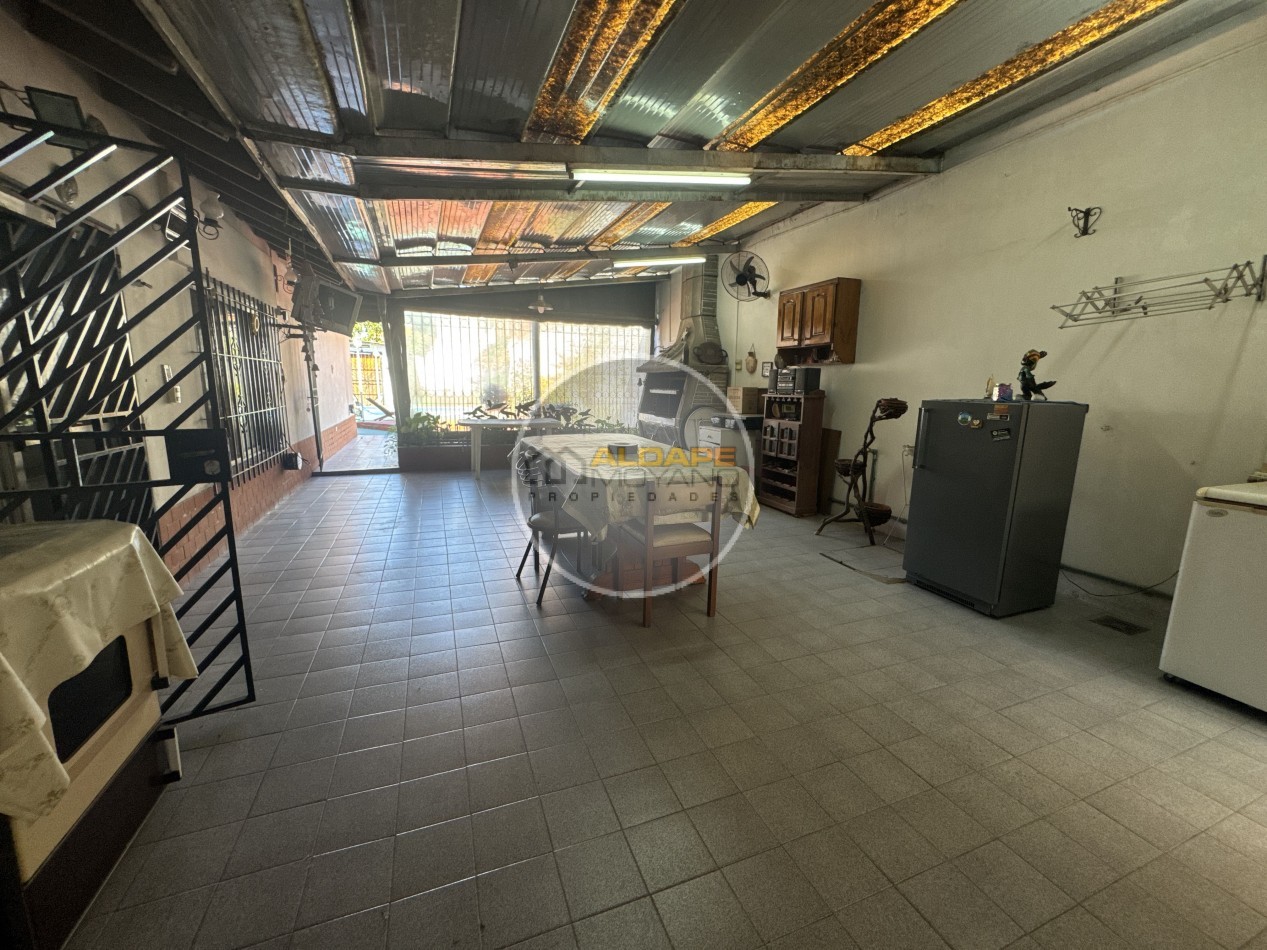 Se Vende Casa ideal multifamiliar, con piscina y garage (Tablada)