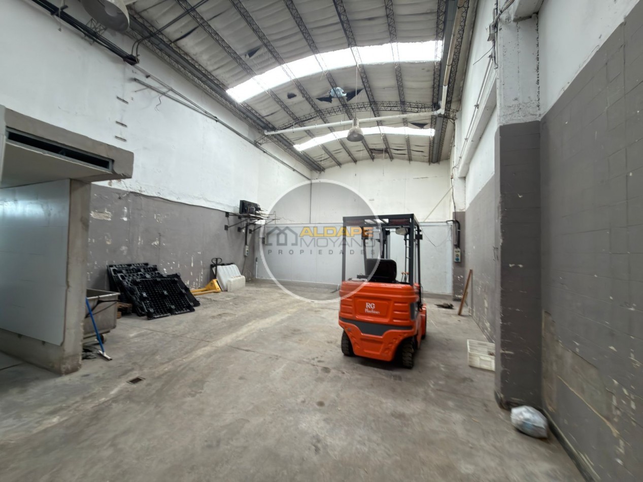 Se Vende Galpon con vivienda cuatro ambientes (Mataderos)