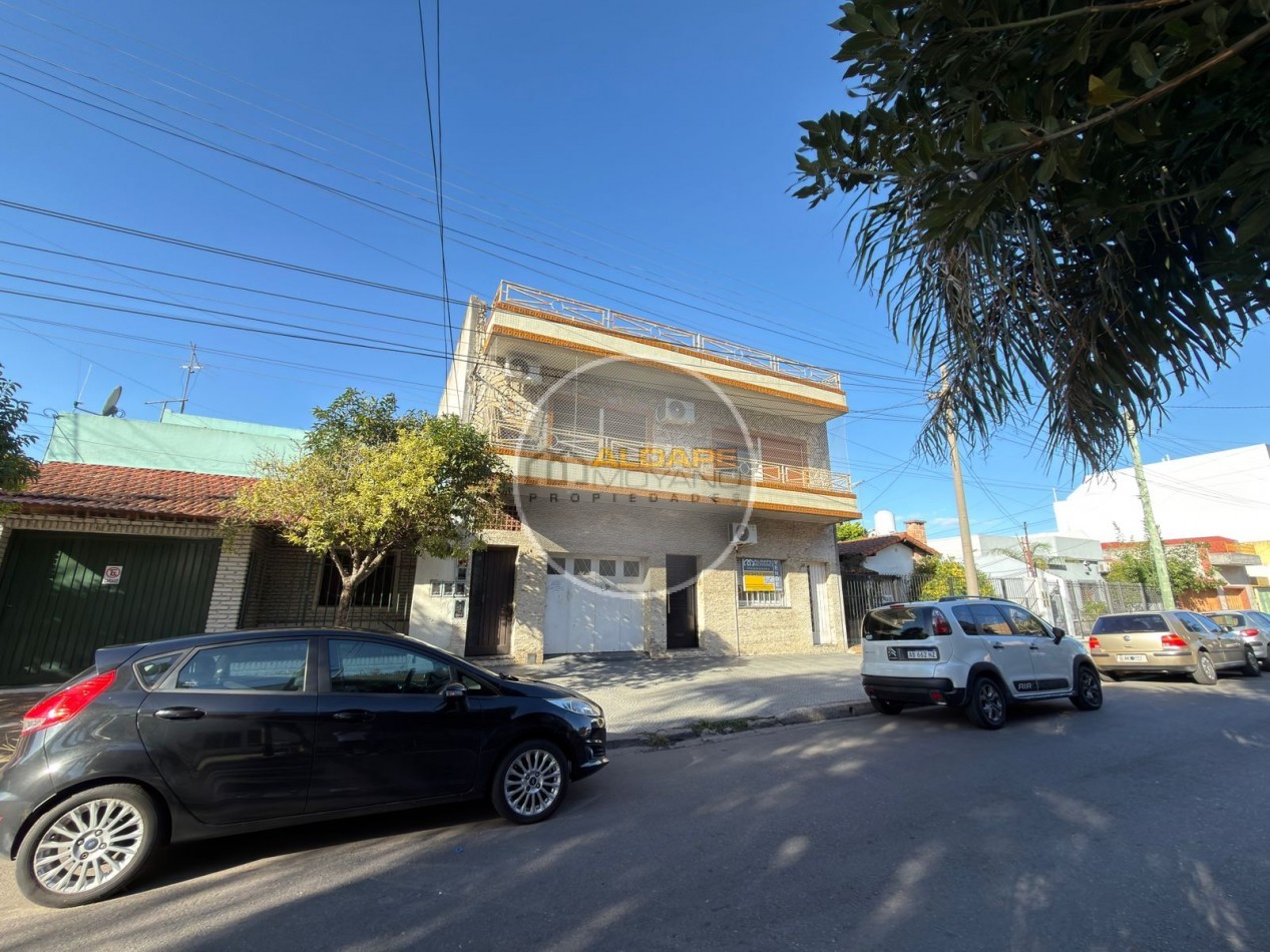 En Venta PH cuatro ambientes con cochera (Lomas del Mirador)