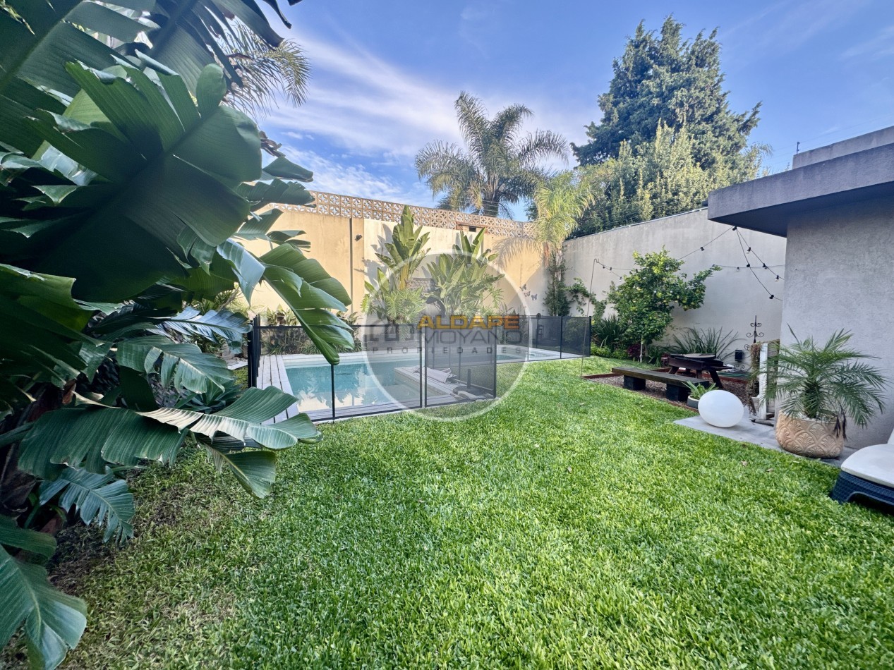 Se Vende Casa cuatro ambientes, con piscina (Para Exigentes) Villa Luzuriaga