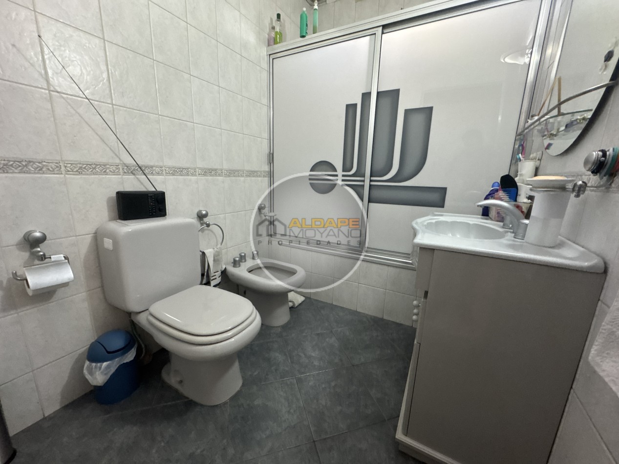 Se Vende Casa Cuatro ambientes, cochera pasante, Excelente (Lanus Oeste)