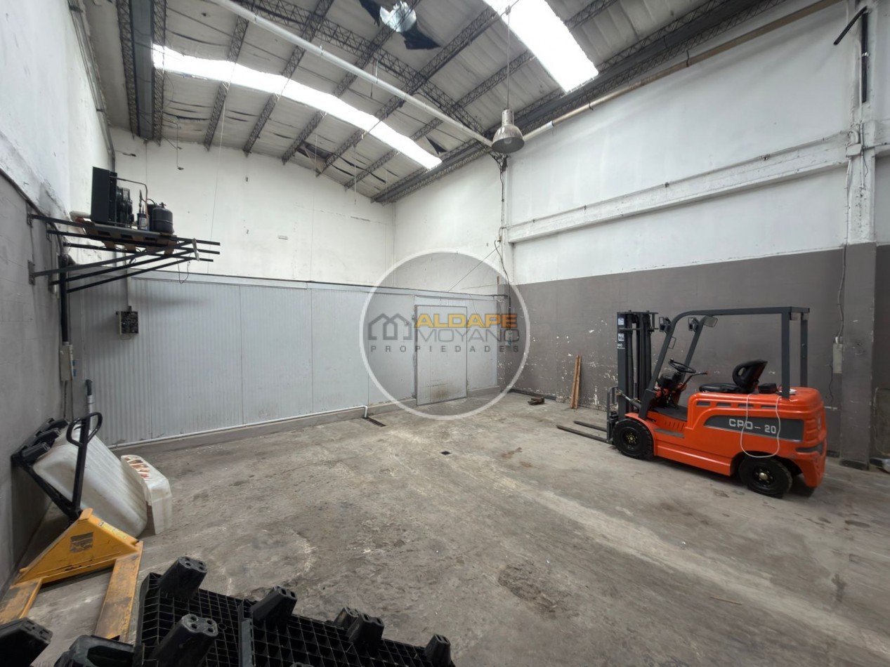 Se Vende Galpon con vivienda cuatro ambientes (Mataderos)