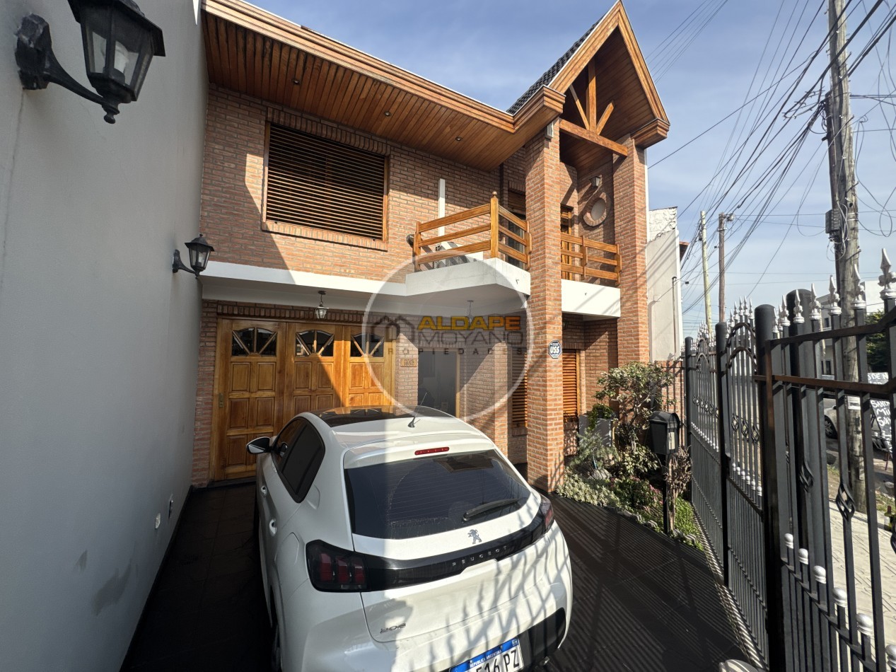 Se Vende Casa Cuatro ambientes, cochera pasante, Excelente (Lanus Oeste)