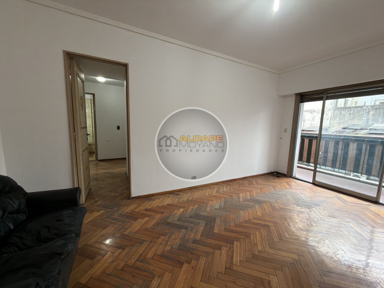 Se Vende Departamento tres amb. (Balvanera)