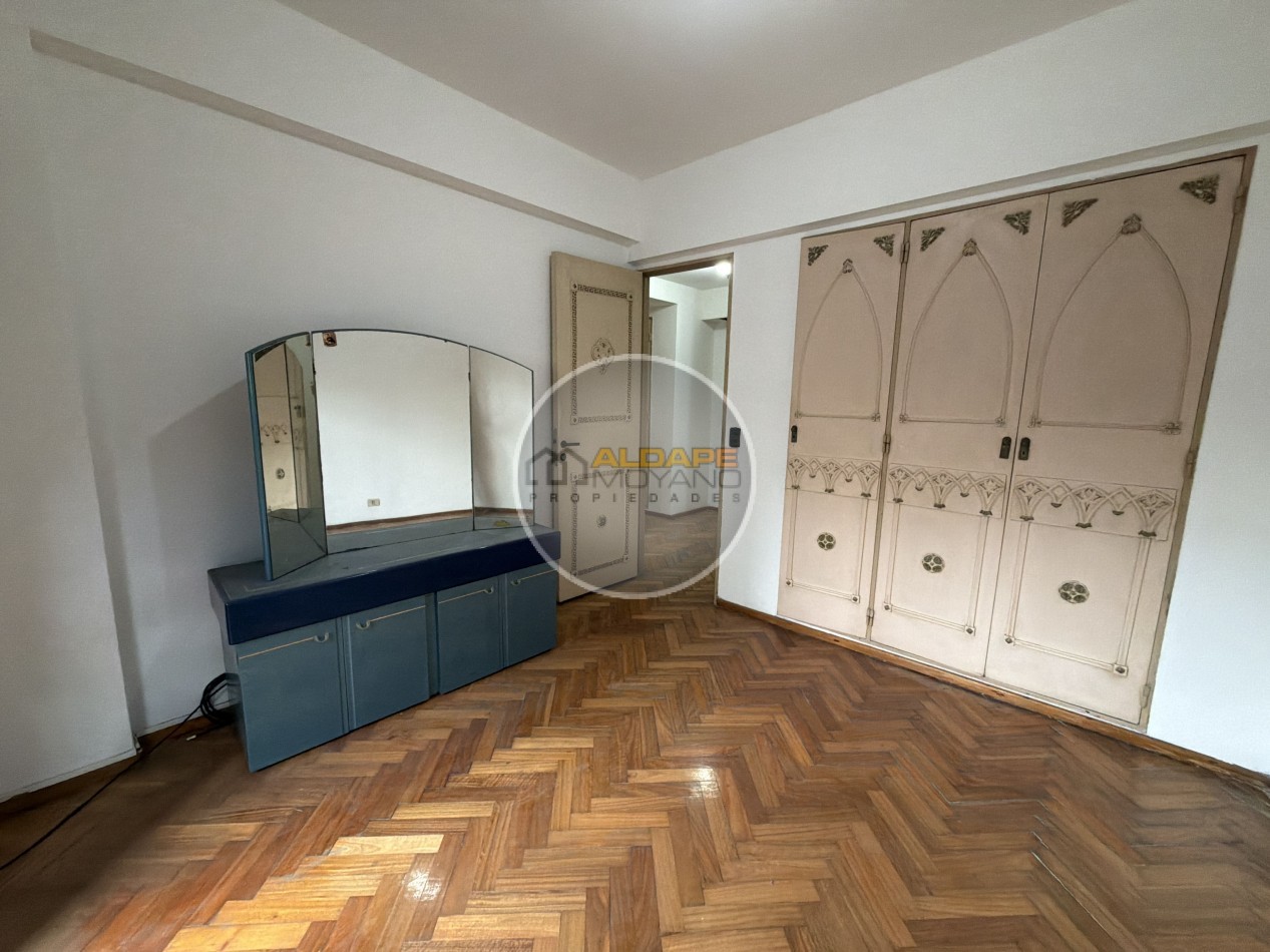 Se Vende Departamento tres amb. (Balvanera)