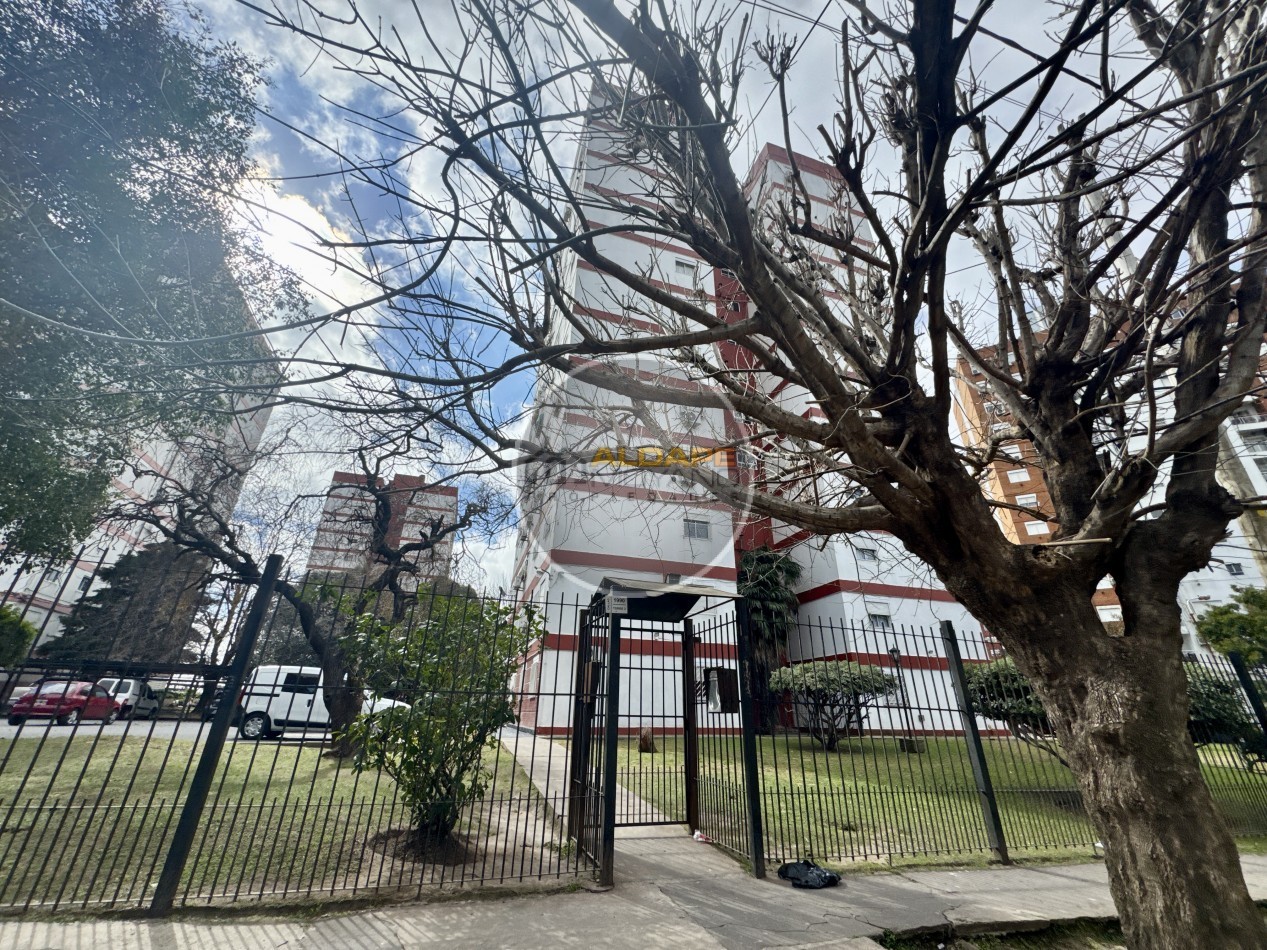 Se Vende departamento tres ambientes con cochera descubierta (villa madero)