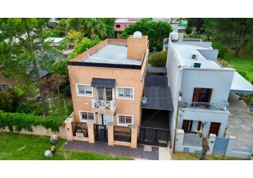 Se Vende Casa cuatro amb, con cochera, piscina (LOBOS) Facilidaddes de Pago