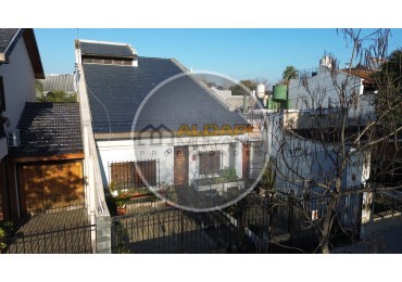 Se Vende Casa Multifamiliar, Cochera Doble, Quincho (Villa Lugano)