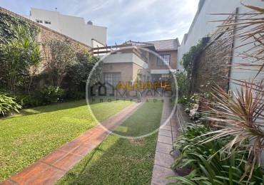 Se Vende Casa Cuatro ambientes, cochera pasante, Excelente (Lanus Oeste)