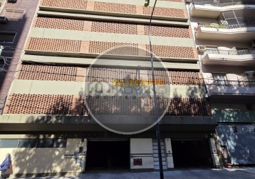 COCHERA CUBIERTA, en edifico exclusivo de cocheras con ascensor para autos y ascensor para acceso. Superficie aproximada 12 M en el 6 piso.